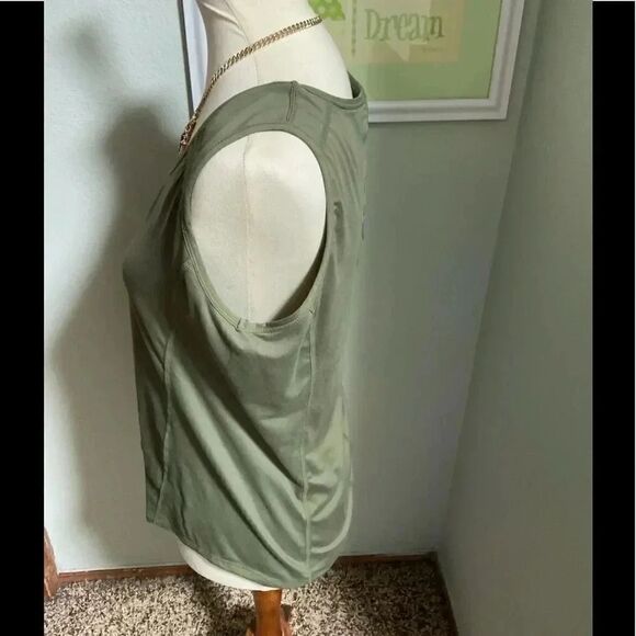 EUC Adventura Sleeveless Olive Workout Tank.  Cutout Back Size M #129 - Picture 3 of 6